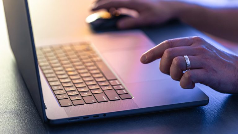 Comment booster sa visibilité locale grâce à un site internet bien conçu quand on est indépendant ou artisan ?