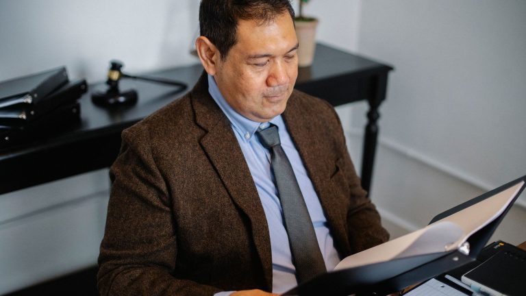 Combien gagnent vraiment les juristes d&rsquo;entreprise ?