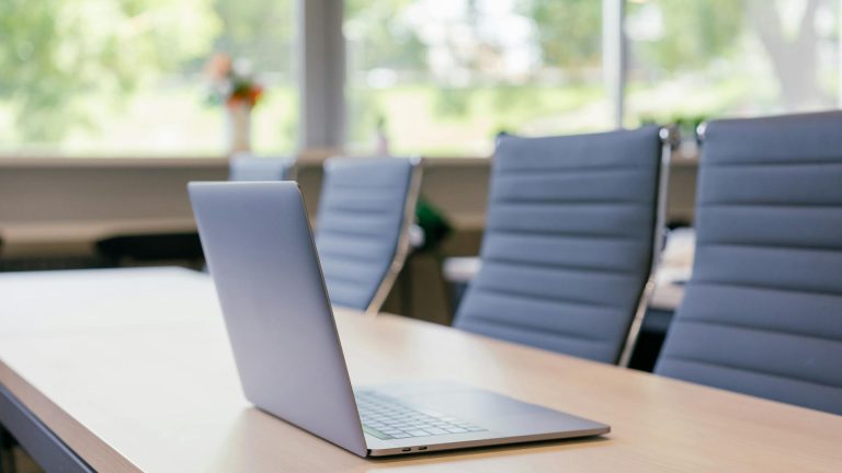 Comment équiper les bureaux d’une PME en 2026 ?