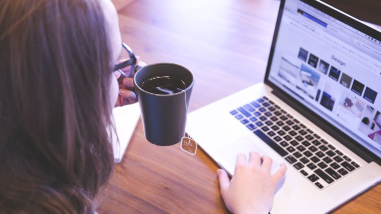 Comment les YouTubeuses françaises gagnent-elles vraiment de l’argent ?