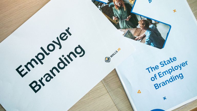 Doudoune personnalisée en entreprise : quelle technique choisir pour marquer son logo ?